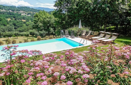Camporgiano Villa | Beautiful villa, private pool WIFI gorgeous gardens & mountain views- peaceful!