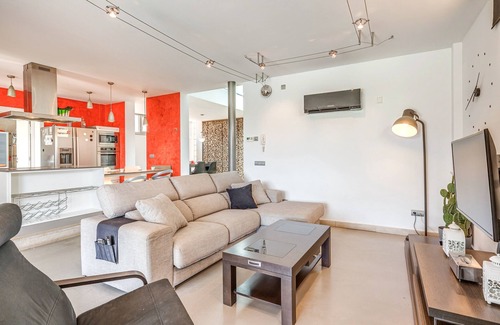 Porreres Villa | Beautiful Villa Ronda Estación with Pool, Terrace, Garden, Wi-Fi & Air Conditioning; Street Parking Available