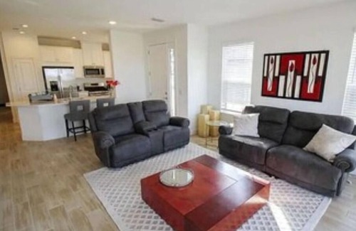 Braden River Villa | Beautiful Villa Esplanade at Azario
