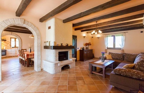 Tar-Vabriga Villa | Beautiful villa with pool for 8 near the beach