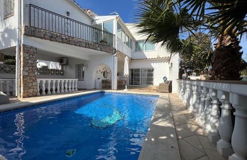 Empuriabrava House | Beautiful villa with swimming pool