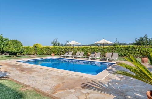 Costitx Villa | Beautiful Villa with Pool, Wi-Fi, Garden and Terrace; Parking Available