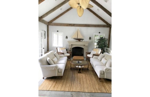 Wainscott Woods House | Beautiful Wainscott Barn