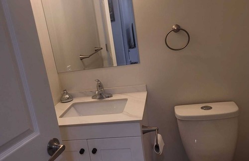 Fort Gary House | Beautiful walk-out basement 1 bedroom apartment with new appliances.