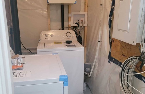 Fort Gary House | Beautiful walk-out basement 1 bedroom apartment with new appliances.