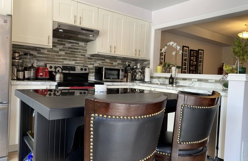 Richmond Hill House | Beautiful, Warm and Cozy Home in Richmond Hill