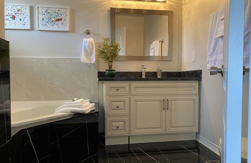 Richmond Hill House | Beautiful, Warm and Cozy Home in Richmond Hill