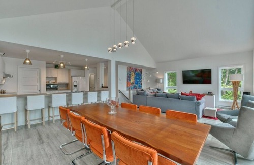 Mille-Isles Ski Chalet | Beautiful waterfront cottage on a pristine lake in Morin Heights