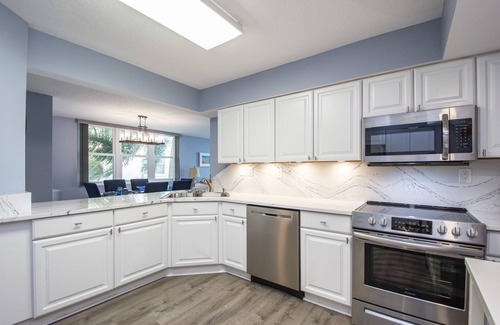 St. Petersburg Condo | BEAUTIFUL WATERFRONT CONDO! 2BR, 2bath on Boca Ciega Bay