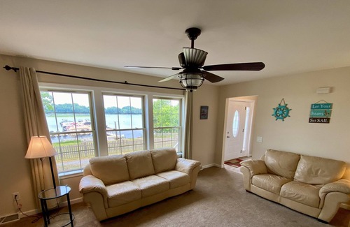 Pulaski House | Beautiful Waterfront 2 Bedroom Townhouse. Less then a mile from state park beach