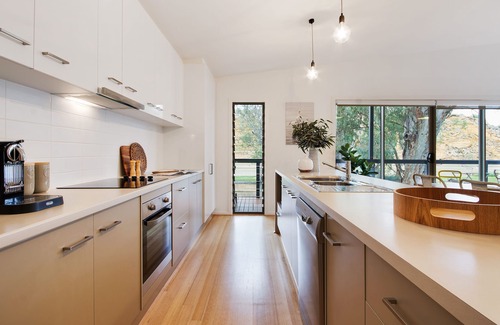 Caurnamont House | Beautiful waterfront holiday house, overlooking Murray River. Privately owned.