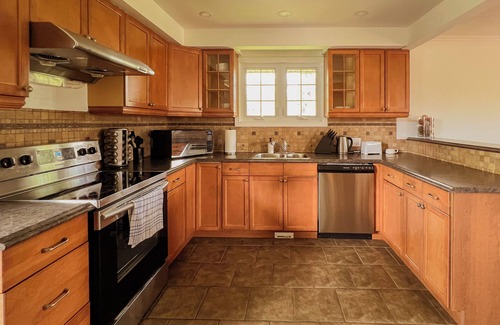 Keswick Cottage | Beautiful Waterfront Cottage with Pool & HomeTheater