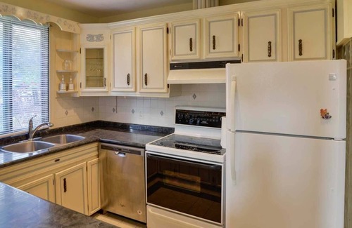 Lagoon City Cottage | Beautiful Waterfront Cottage in Lagoon City