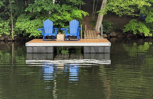 Frontenac Cottage | Beautiful waterfront Cottage with Private Dock located on Bob's Lake.