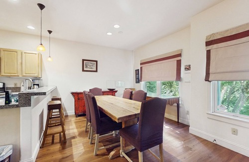 Basalt Condo | Beautiful, waterfront condo w/an updated interior and a gas fireplace