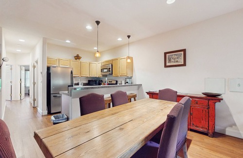 Basalt Condo | Beautiful, waterfront condo w/an updated interior and a gas fireplace