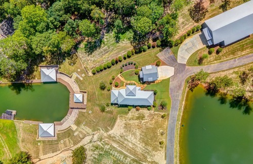 Eclectic Apartment | Beautiful waterfront lake guest house with guest boat docking area