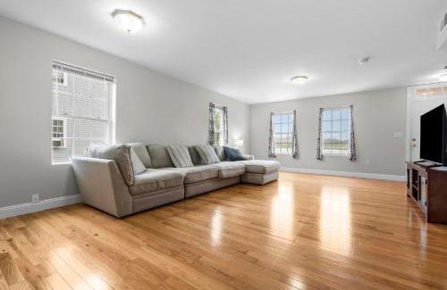 Fair Haven Apartment | Beautiful Waterfront Townhouse