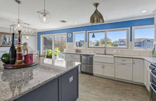 Massapequa House | Beautiful Waterfront Retreat!
