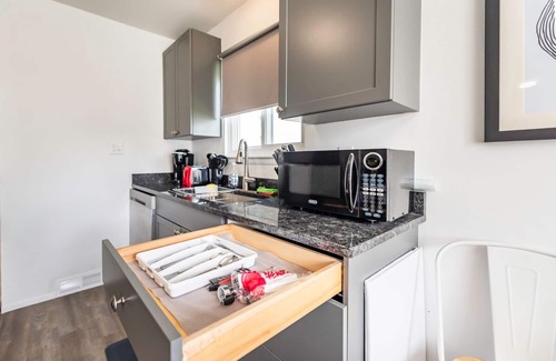 Ferndale House | Beautiful, Well Appointed 3BR in Ferndale!