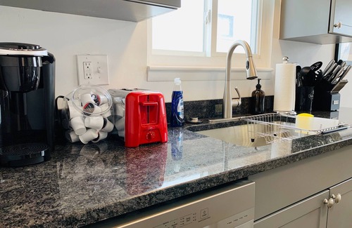 Ferndale House | Beautiful, Well Appointed 3BR in Ferndale!