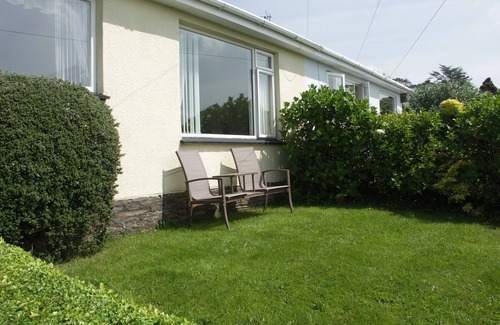 Kingsbridge House | Beautiful, Well-Equipped Bungalow, Sleeps 5