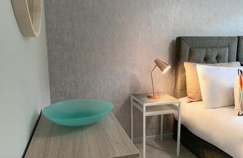 North West Apartment | Beautiful West End Flat with Private Parking