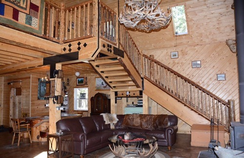 Central Alberta Cabin | Beautiful Wilderness Retreat Cabin 1.5 hours north of Edmonton!