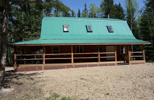 Central Alberta Cabin | Beautiful Wilderness Retreat Cabin 1.5 hours north of Edmonton!