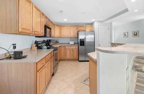 Ocean City Condo | Beautiful, with a great floor plan, in down town OC, walk to beach &boards, has an outdoor pool.