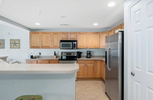 Ocean City Condo | Beautiful, with a great floor plan, in down town OC, walk to beach &boards, has an outdoor pool.