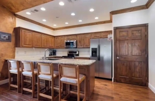 Kingsland House | Beautiful yard with TONS of waterfront!