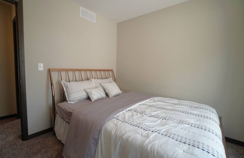 Inver Grove Heights House | Beautifull new property close to airport