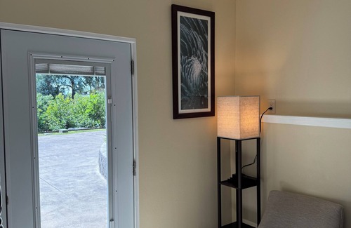 Makawao Cottage | Beautifully Appointed 2-bedroom cottage in Lower Kula with AC, WiFi, & Smart TV