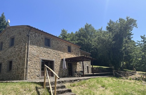 Bivio Lugnano Villa | Beautifully converted farmhouse alone on a tuscan hillside with stunning views
