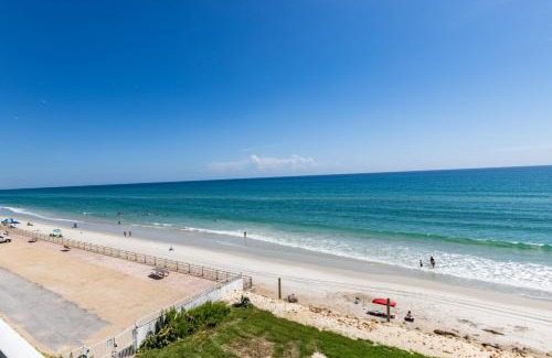 Bethune Beach Apartment | Beautifully decorated oceanfront 33 corner unit in Ocean Condo 401