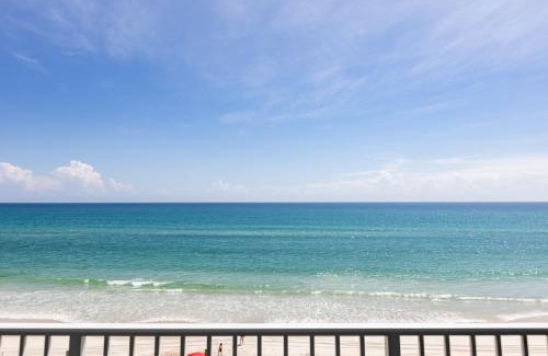 Bethune Beach Apartment | Beautifully decorated oceanfront 33 corner unit in Ocean Condo 401