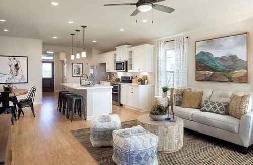 Austin House | Beautifully Decorated 3 Bedroom 2 Bathroom Home Near Downtown