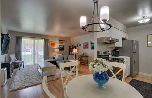Verona Apartment | Beautifully decorated apartment 120 Berkley #4