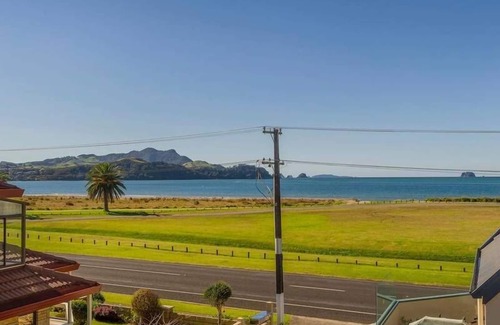 Whitianga House | Beautifully decorated town house with the beach only a short walk away.