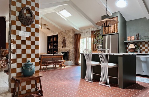 Oak Ridge House | Beautifully designed home in North Austin - a vintage haven and close to I-35