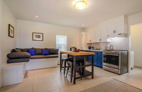 Vaughan House | Beautifully Fully Furnished 2 Bed 1 Bath Bungalow - on 2.5 Acres
