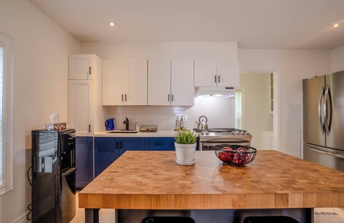 Vaughan House | Beautifully Fully Furnished 2 Bed 1 Bath Bungalow - on 2.5 Acres