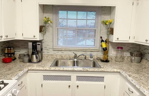 Toledo Apartment | Beautifully furnished, 2 bed European-style apartment in trendy Five Points area