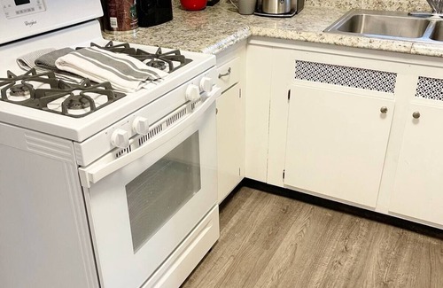 Toledo Apartment | Beautifully furnished, 2 bed European-style apartment in trendy Five Points area