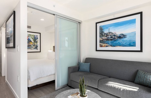 Downtown Vancouver Hotel | Beautifully Furnished, One Bedroom Apartment in Trendy Beach District