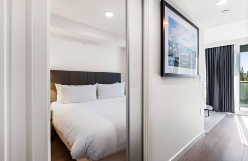 Downtown Vancouver Hotel | Beautifully Furnished, One Bedroom Apartment in Trendy Beach District