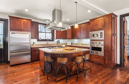 Basalt House | BEAUTIFULLY FURNISHED spacious family retreat in the heart of Willits