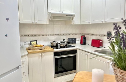 Universal Apartment | Beautifully presented 2 bedrooms apartment with a pool and garden view.