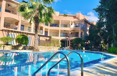 Universal Apartment | Beautifully presented 2 bedrooms apartment with a pool and garden view.